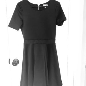 cute black dress!!